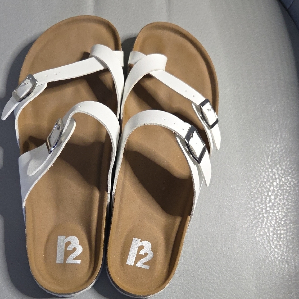 R2 White Sandals with Buckle